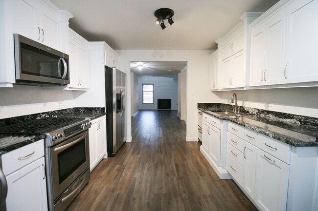 Building Photo - 1225 S Lawton Ave