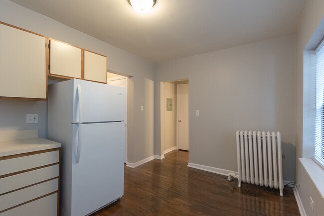 Building Photo - 5748 N Winthrop Ave