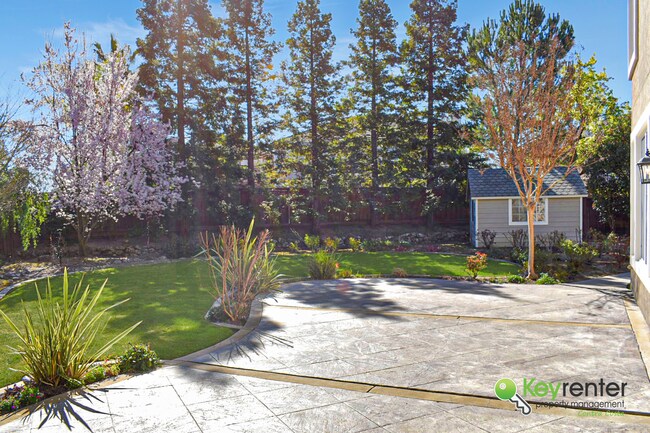 Building Photo - Stunning Danville home in a quiet cul-de-s...