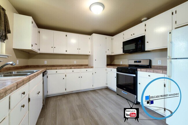 Building Photo - American Canyon two bedroom single story