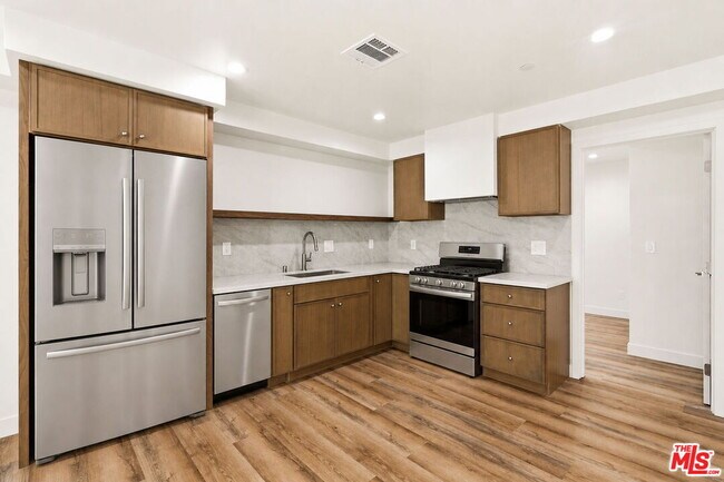 Foto del edificio - 1122 Beachwood Dr