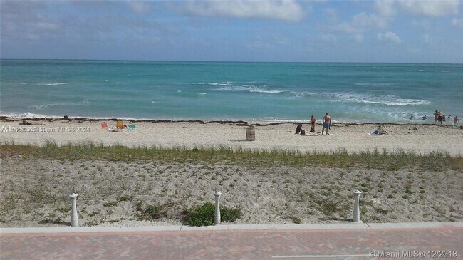Foto del edificio - 5445 Collins Ave