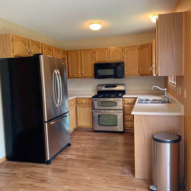 Foto del edificio - 2482 Scenic Valley Dr