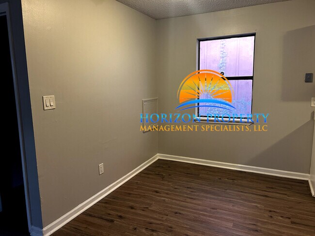 Foto del edificio - 4311 Chalet Cir NW