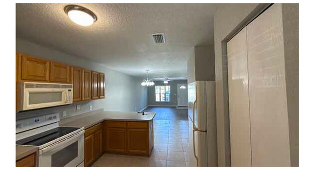 Building Photo - 3630 NE 8th Pl