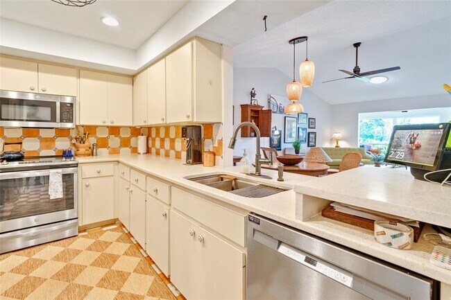 Foto del edificio - 7183 Wood Creek Dr