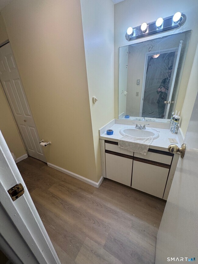 Foto del edificio - 184 Burgundy Hill Ln