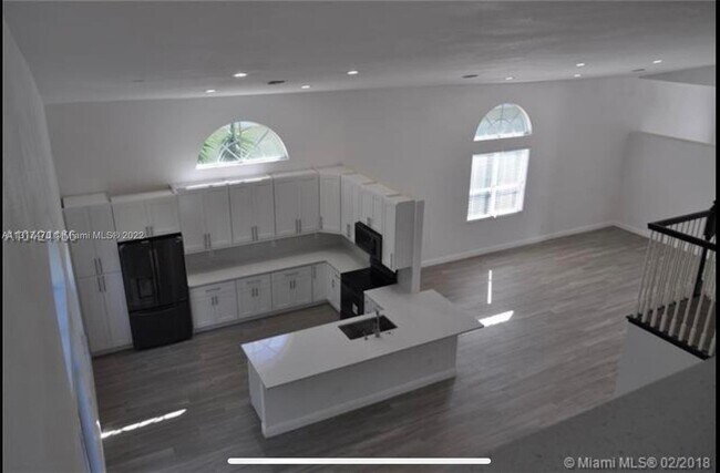 Building Photo - 5 Lake Eden Dr