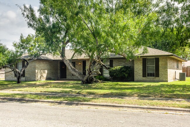 Building Photo - 1604 Cimmarron St