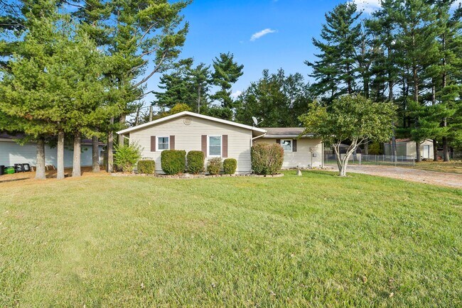 Foto del edificio - ** Move in Special ** Remodeled 3-Bedroom, 1-Bathroom Home with Garage & Fenced Yard – $1,800/Month