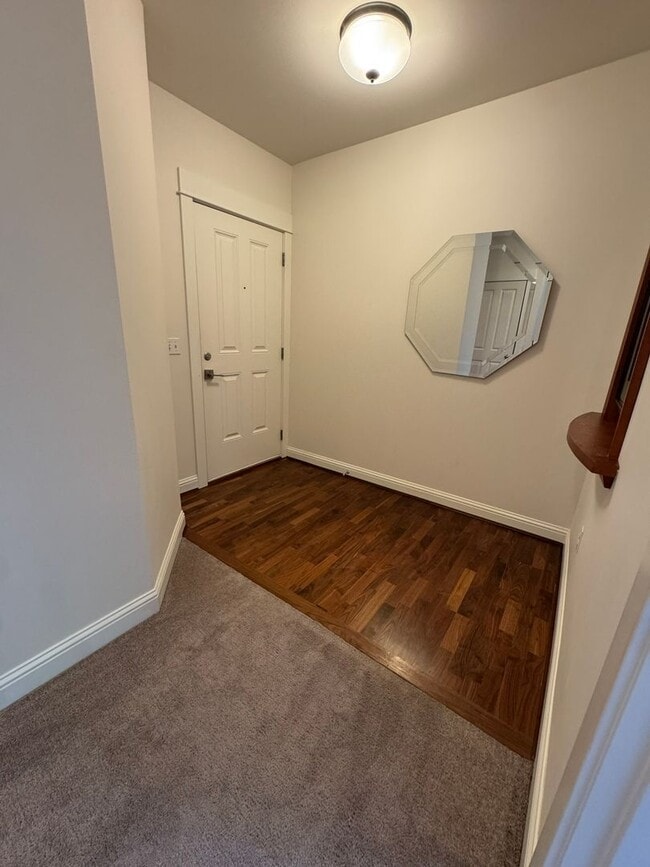 Building Photo - 2bd/1.75ba Issaquah Condo