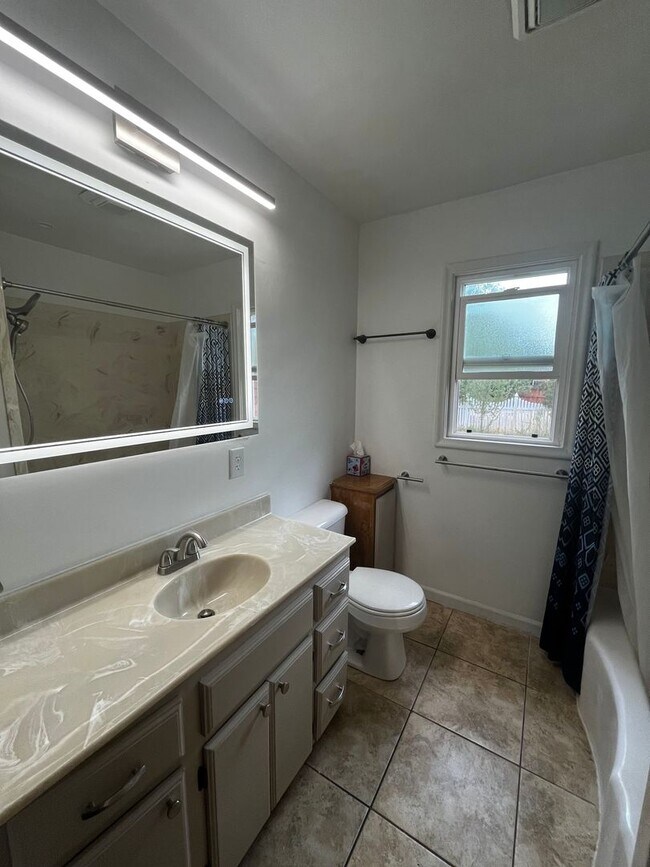Foto del edificio - 856 N 300 W