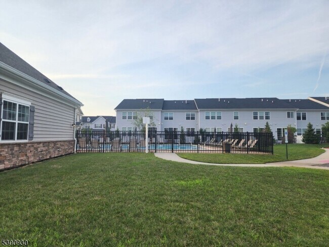 Building Photo - 41 Begonia Ln
