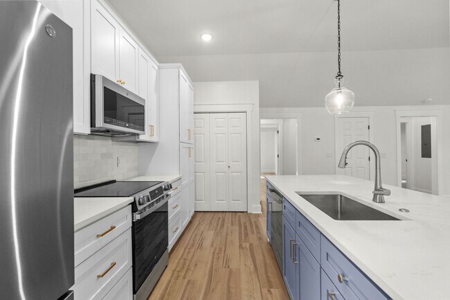 Building Photo - Walk to the Beach! Beautiful Two bedroom in Surfside East of 17! Large Lot!