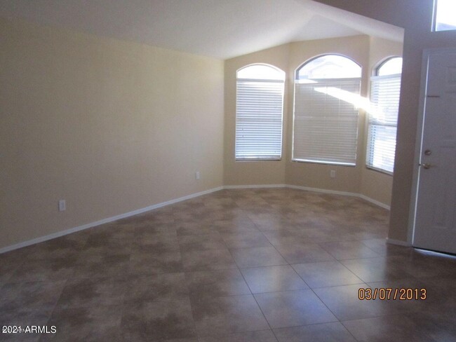 Building Photo - 4318 E Lone Cactus Dr