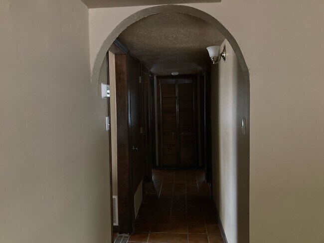 Foto del edificio - 137 W Cambridge Dr