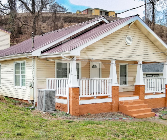 Building Photo - 2621 Sevier Ave