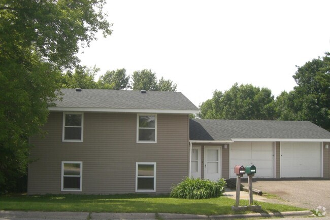 Building Photo - 611 Freeman Ave S