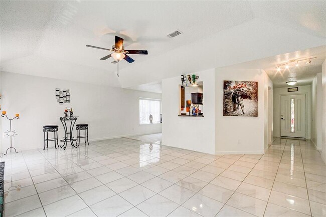 Foto del edificio - 8003 Goldengrove Dr