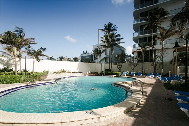 Building Photo - 4001 S Ocean Dr
