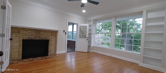 Foto del edificio - 2149 St Johns Ave