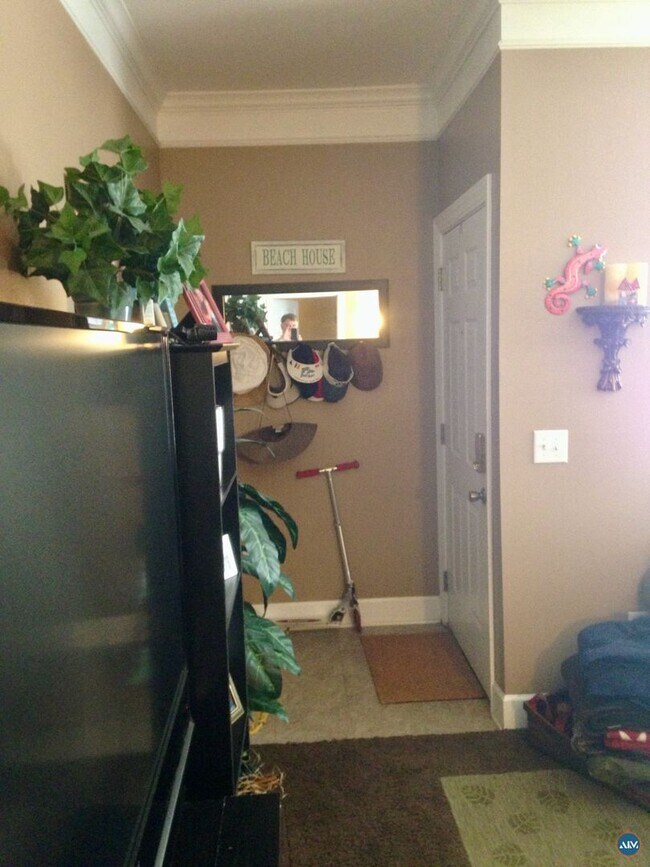 Foto del edificio - First Floor 2BR 2BA North End Summerfield $2,200  - Available June 18