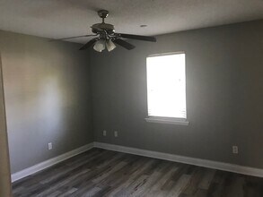 Building Photo - 125 Tabatha St Building Photo - 125 Tabatha St