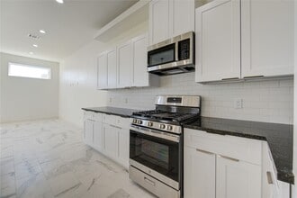 Building Photo - 2919 El Fenice Ln