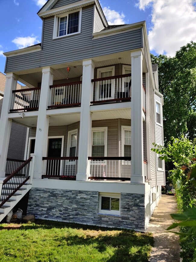 Building Photo - 65 Edgar St