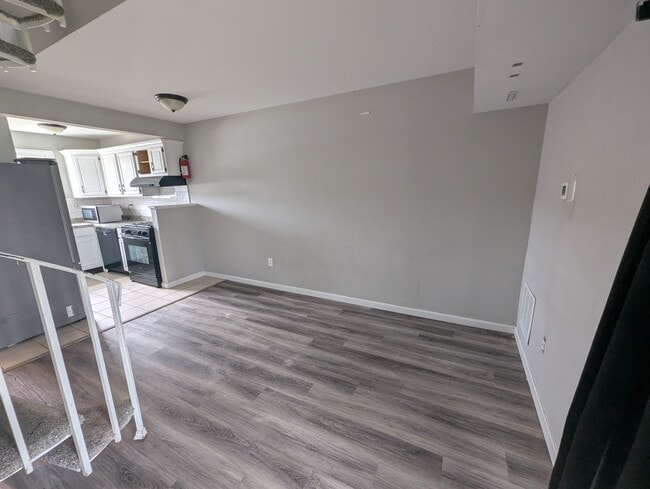 Building Photo - 225 Via Cascata Dr