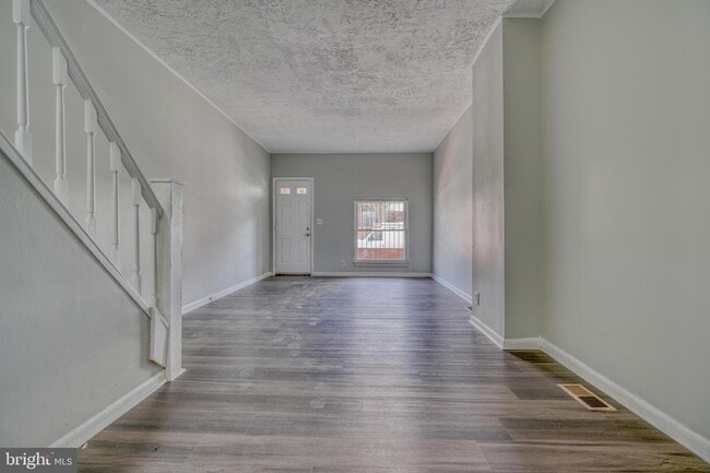Building Photo - 530 N Curley St
