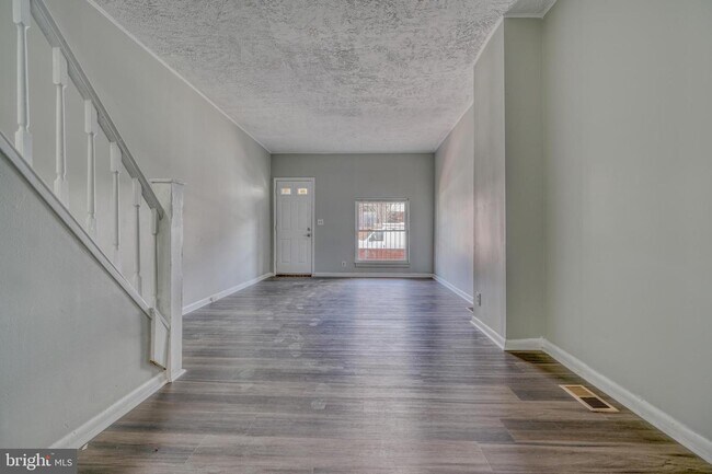 Foto del edificio - 530 N Curley St