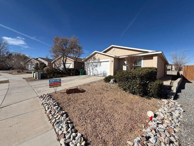 Foto del edificio - 3 Bedroom Single Story Home Near Northern Blvd NE & Loma Colorado Blvd NE!