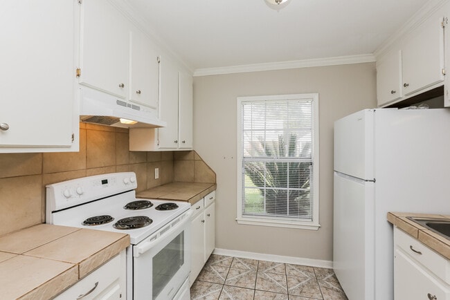 Building Photo - 525 Stonecreek Dr