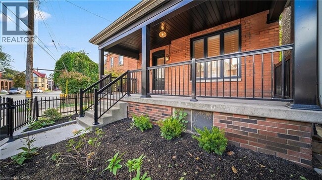 Building Photo - 708 Wilson St