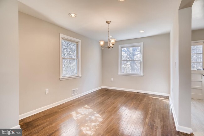Foto del edificio - 6820 Queens Ferry Rd