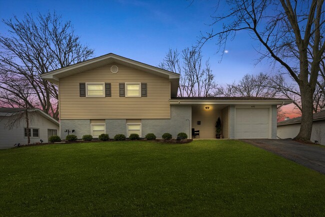 Building Photo - 691 W Berkley Ln