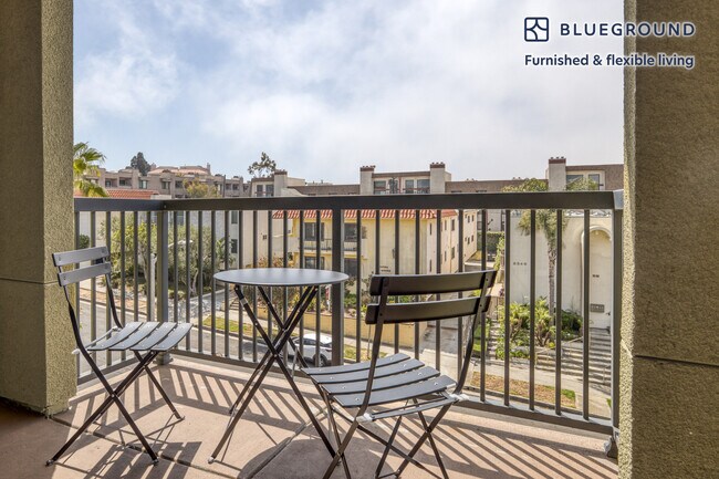 Foto del edificio - 8700 Pershing Dr