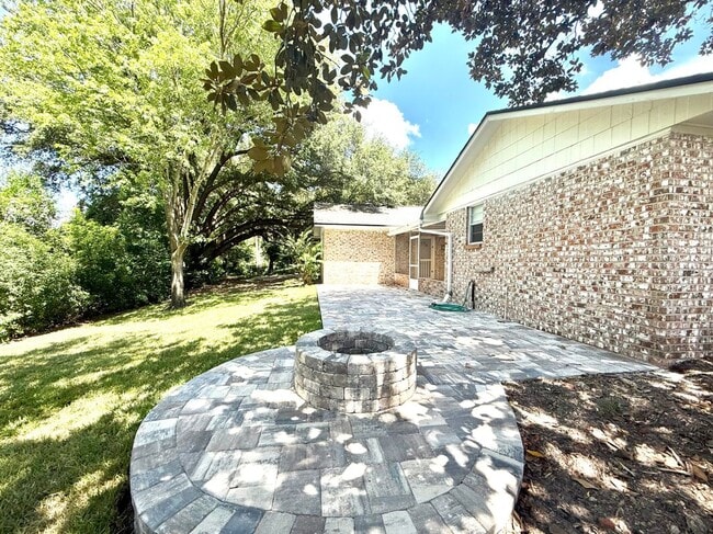 Building Photo - 218 Stoneridge Ct