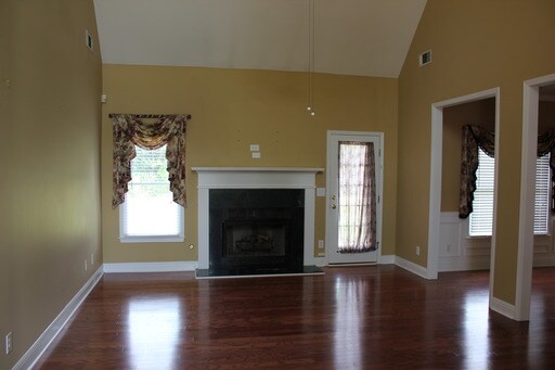 Building Photo - 1435 Holly Manor Dr