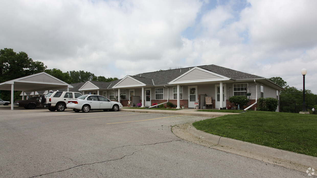 Building Photo - Hill Crest Apartments