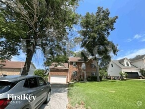 Building Photo - 209 Moorhill Ave