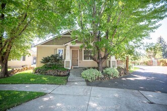 Building Photo - 61101 Larkspur Loop