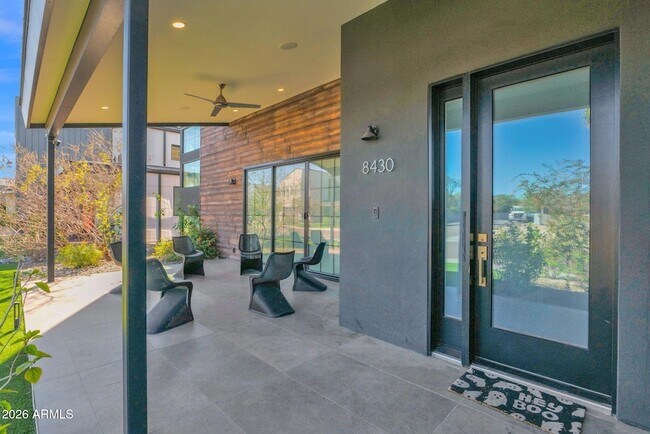 Foto del edificio - 8430 S 10th Ln