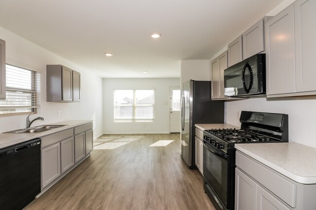 Building Photo - 310 Pickwick Gdns Ln