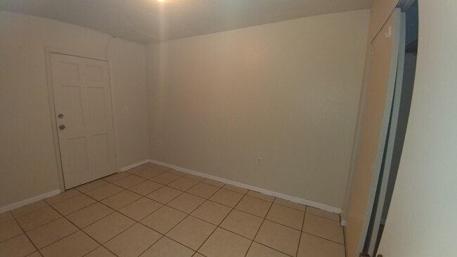 Building Photo - 2420 Tanglewood St