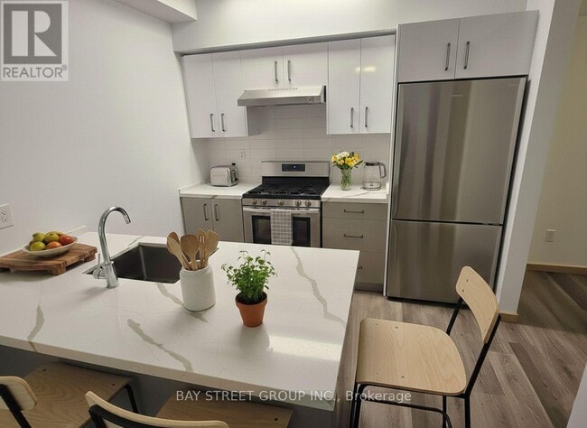 Photo du bâtiment - 3453 Victoria Park Ave