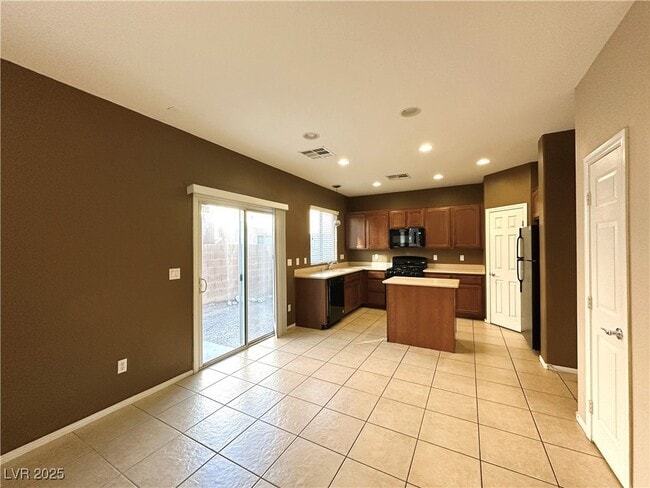 Foto del edificio - 9044 Fathers Pride Ave