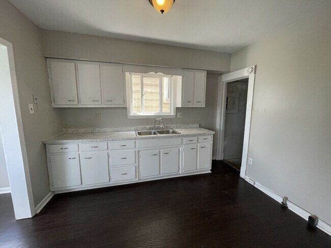 Building Photo - 708 Wayne Ave