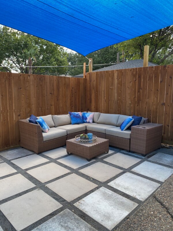 Foto del edificio - 7738 Village Trail Dr